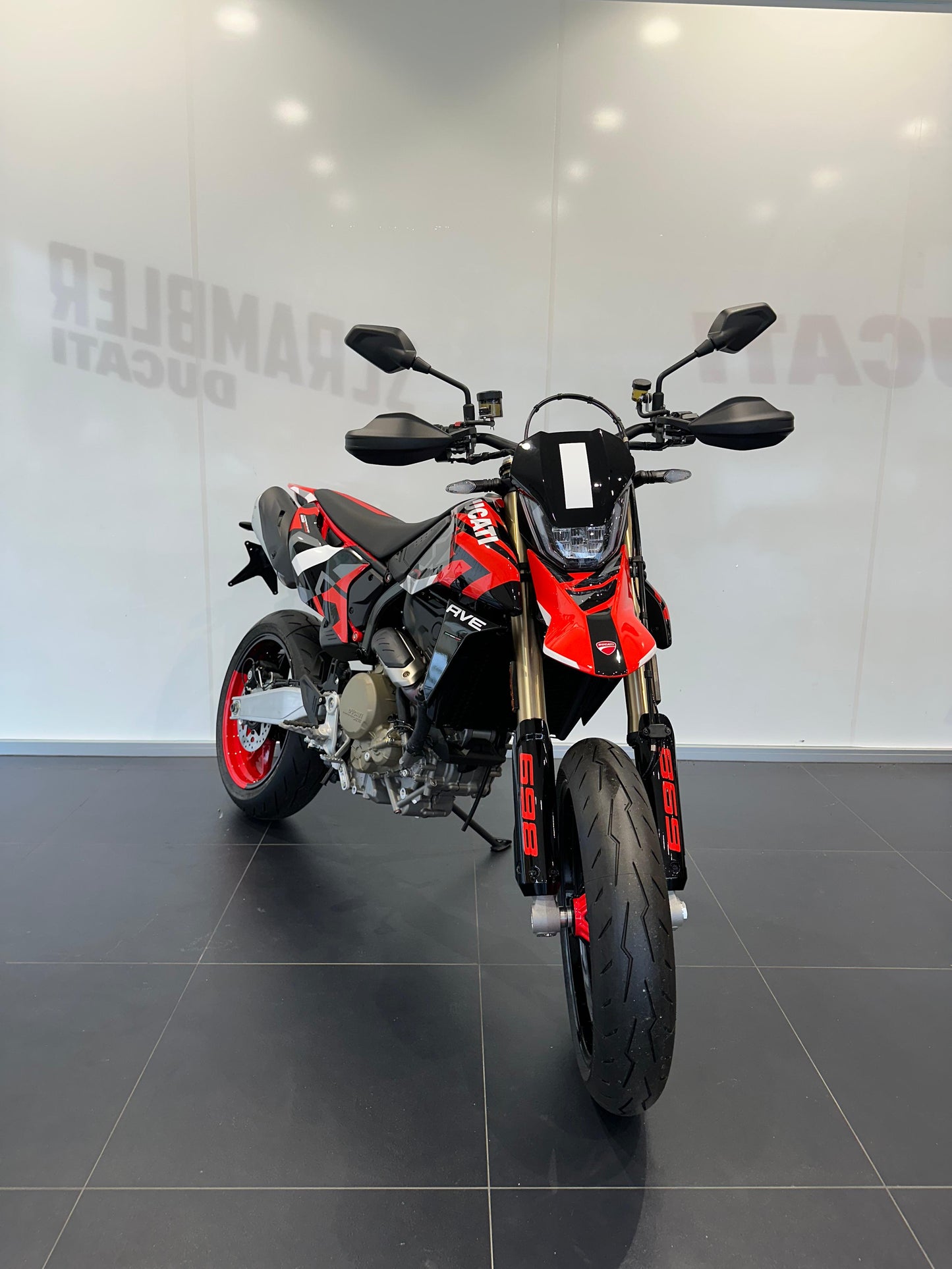 DUCATI HYPERMOTARD 698 RVE