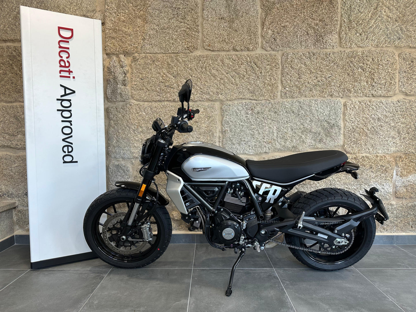 DUCATI SCRAMBLER 800 ICON