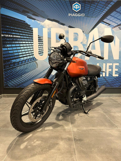 Moto Guzzi V7 Stone