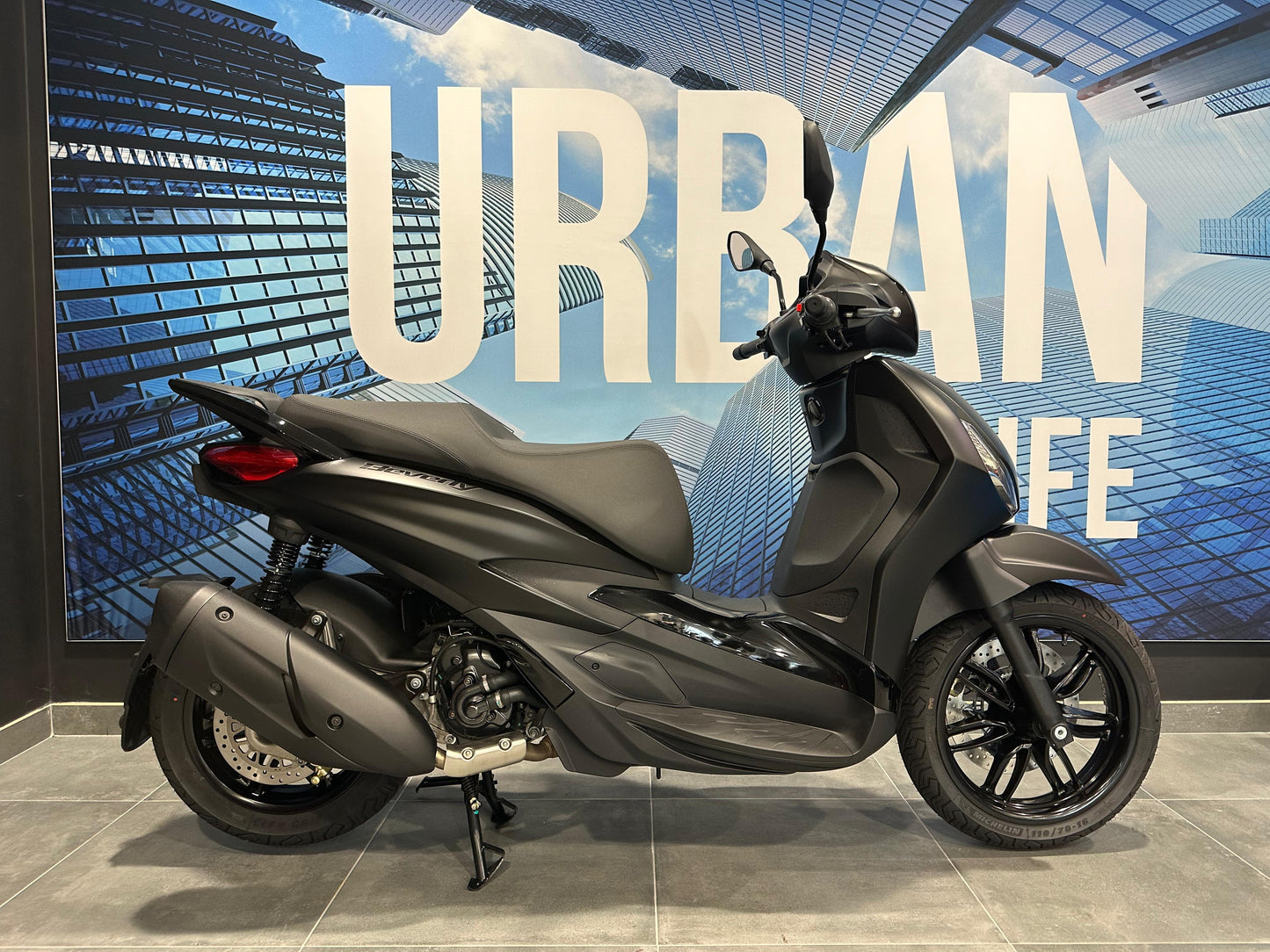 Piaggio Beverly 300 Deep Black