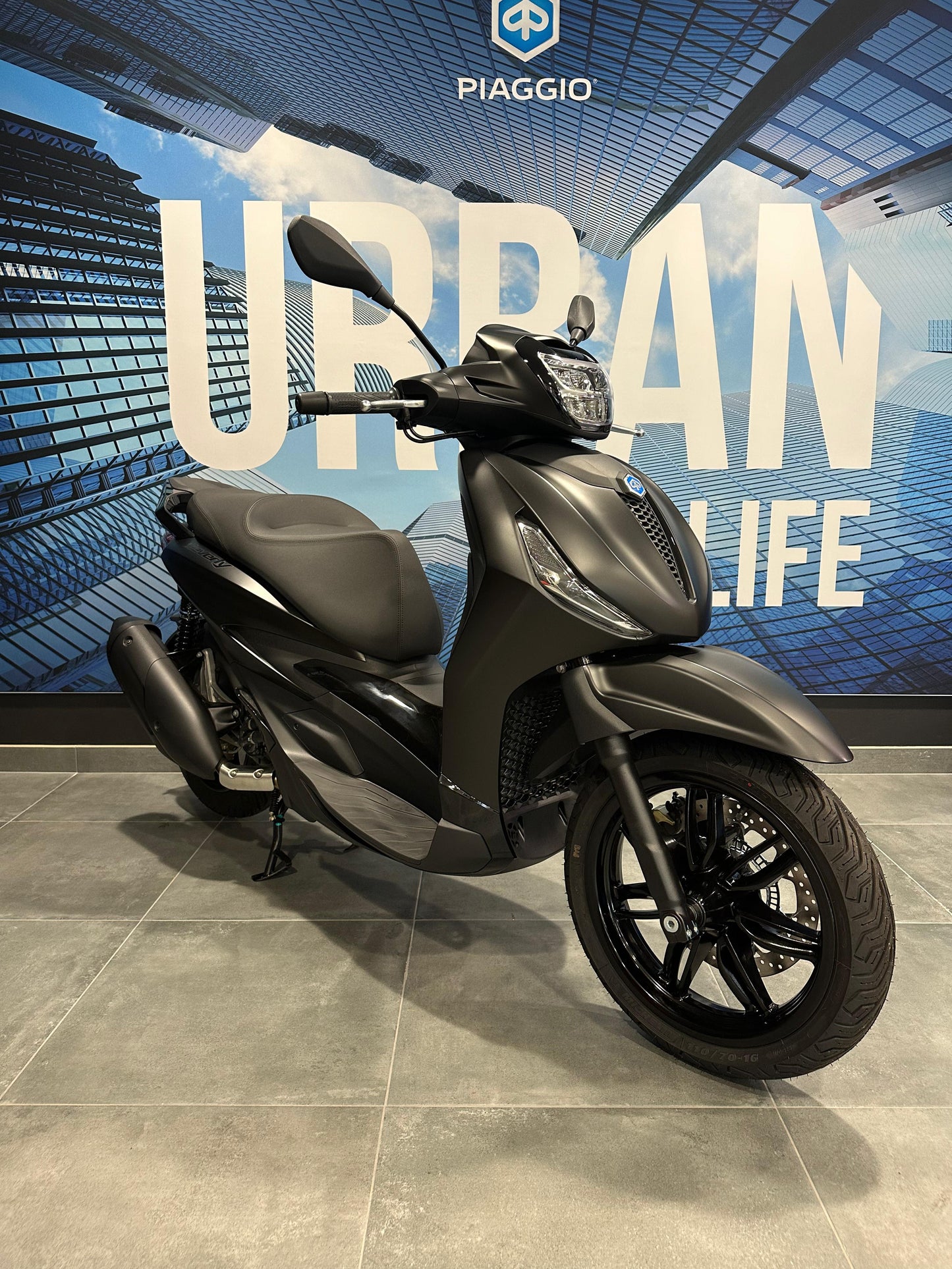 Piaggio Beverly 300 Deep Black