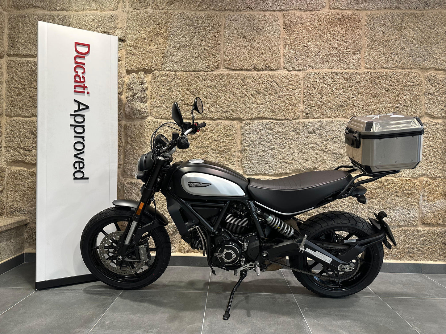 DUCATI SCRAMBLER 800 ICON DARK